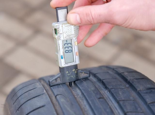 Как проверить ресурс автомобильных шин?