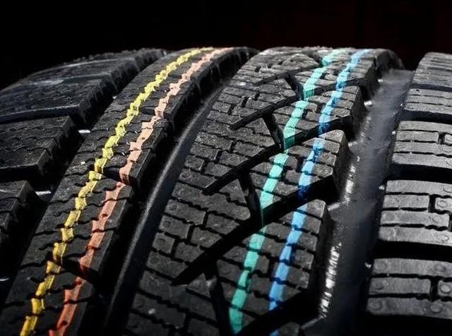 Что означают цветные линии на шинах и какие бывают?