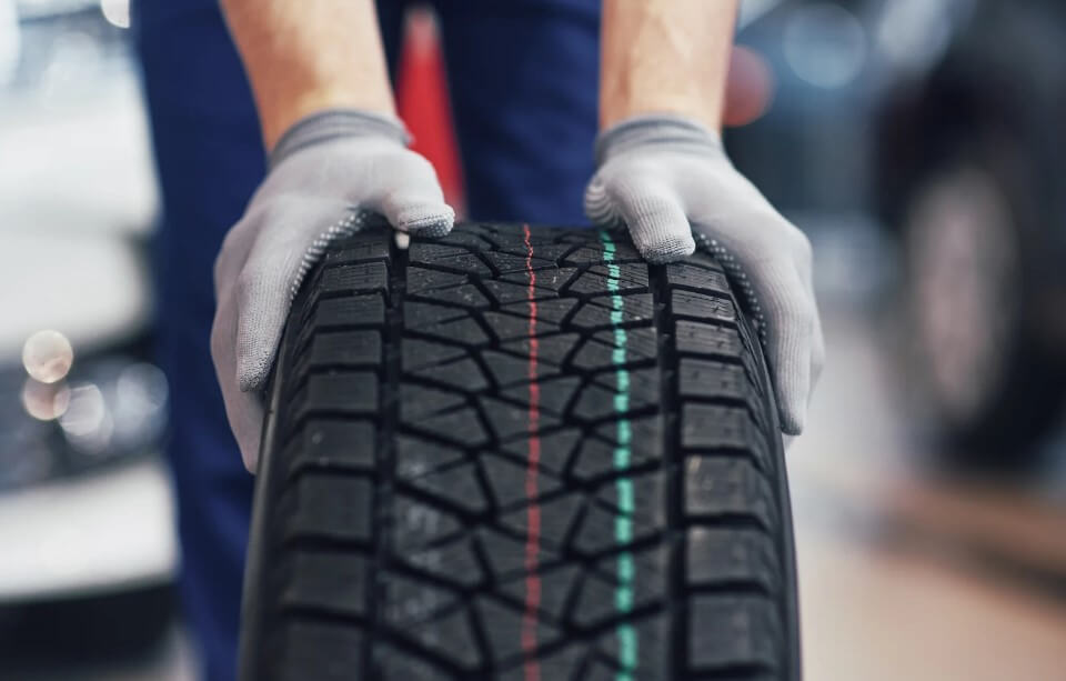 Что означают цветные линии на шинах